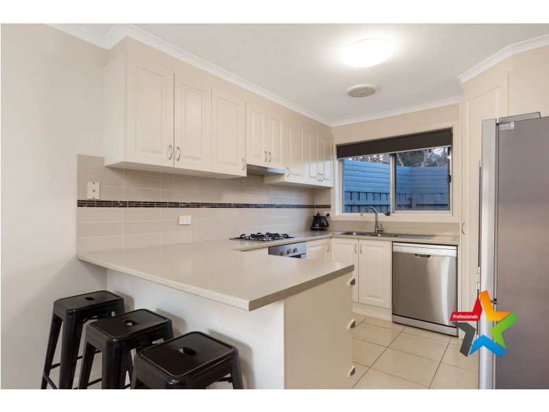 18 Blackburn Road, Mooroolbark VIC 3138