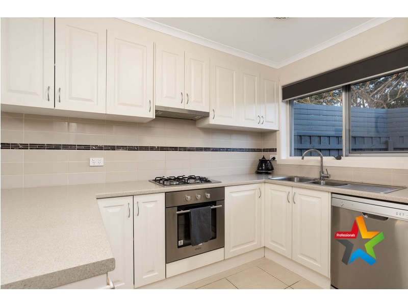 18 Blackburn Road, Mooroolbark VIC 3138