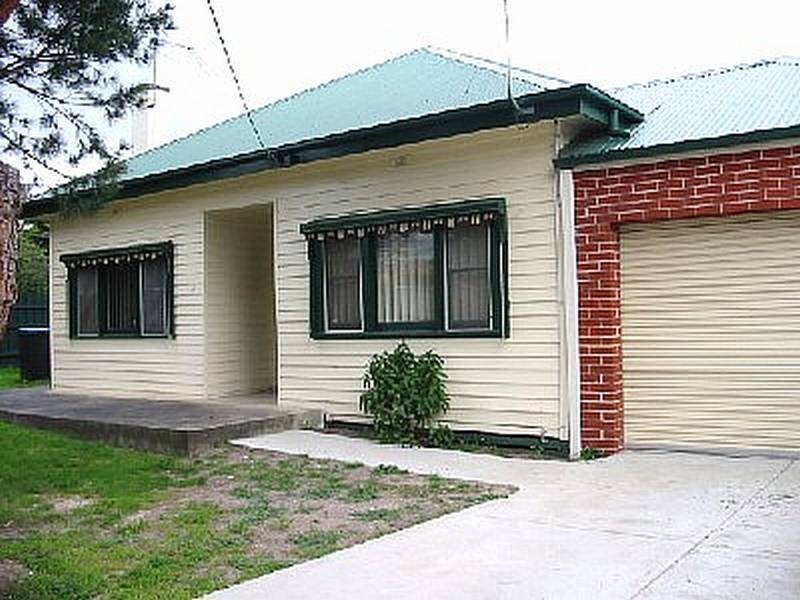 4 Cullis Parade, Bayswater VIC 3153