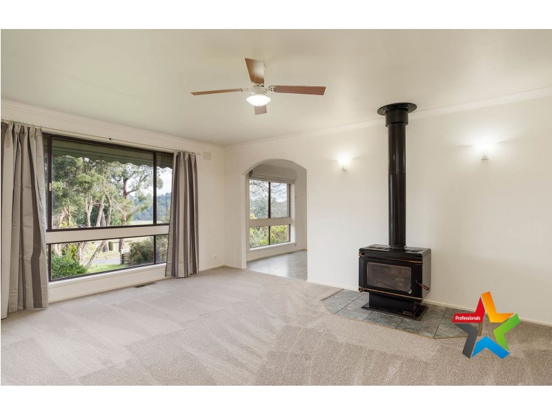 18 Connors Flat Road, Wandin North VIC 3139