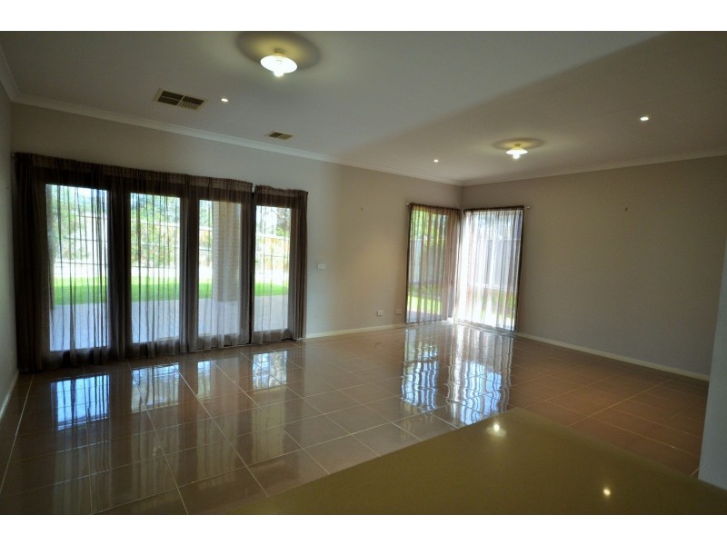 36 The Range Boulevard, Croydon VIC 3136