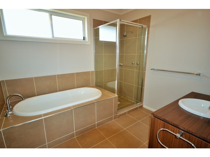 36 The Range Boulevard, Croydon VIC 3136