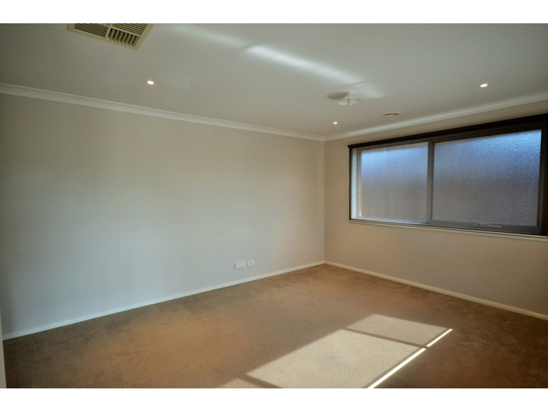 36 The Range Boulevard, Croydon VIC 3136