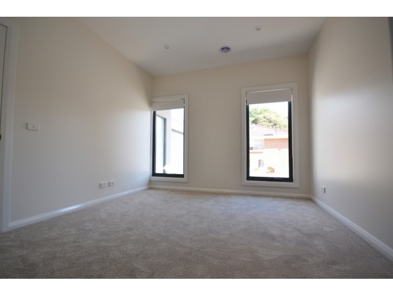 30A Zina Grove, Mooroolbark VIC 3138