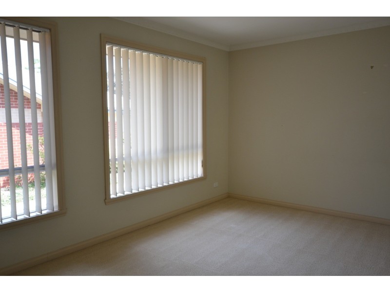 2/16 Mountain View Road, Kilsyth VIC 3137