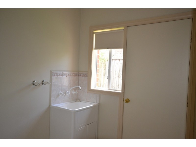 2/16 Mountain View Road, Kilsyth VIC 3137