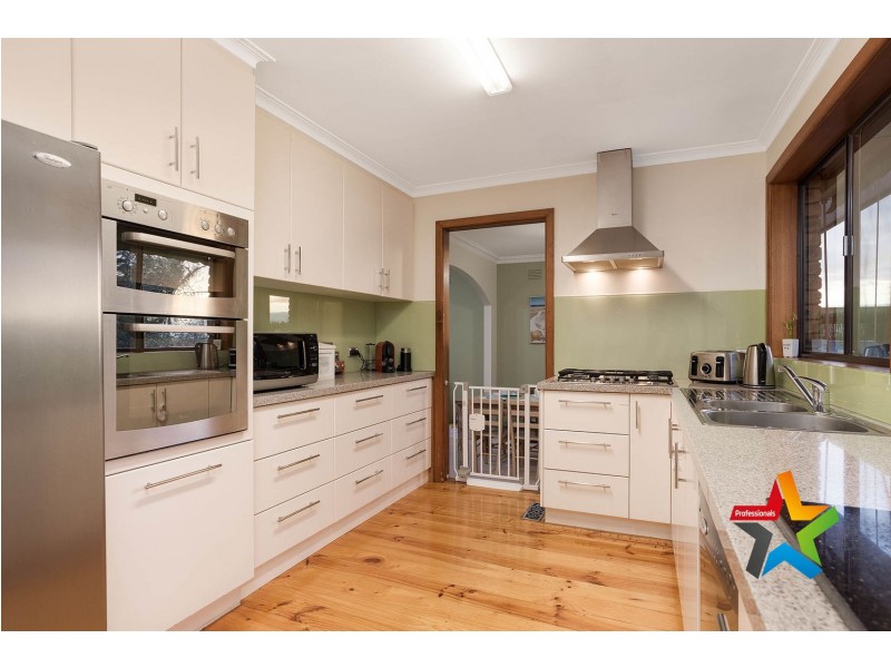5 Ross Pincott Drive, Mooroolbark VIC 3138