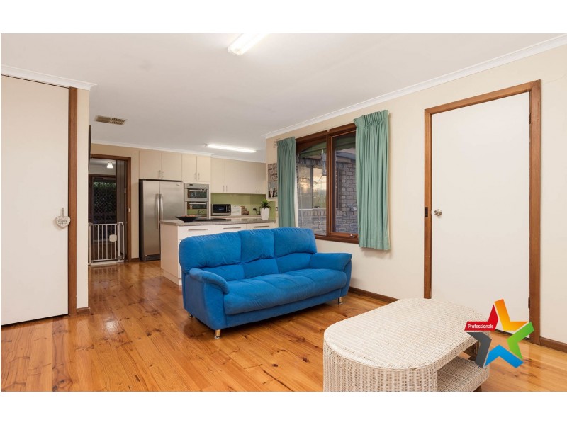 5 Ross Pincott Drive, Mooroolbark VIC 3138