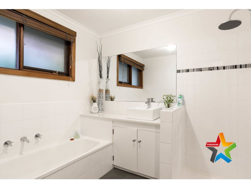 5 Ross Pincott Drive, Mooroolbark VIC 3138