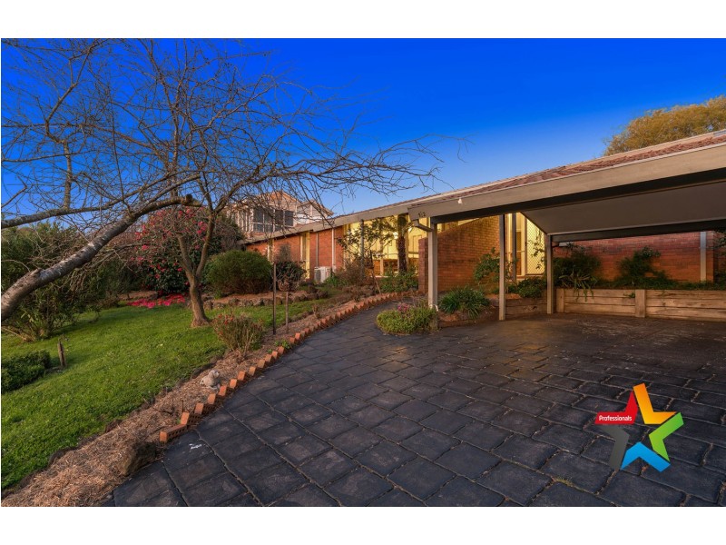 182 Hayrick Lane, Mooroolbark VIC 3138