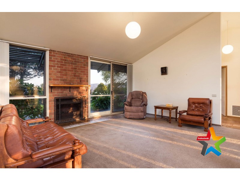 182 Hayrick Lane, Mooroolbark VIC 3138