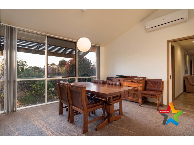 182 Hayrick Lane, Mooroolbark VIC 3138