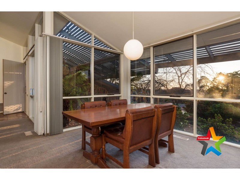 182 Hayrick Lane, Mooroolbark VIC 3138