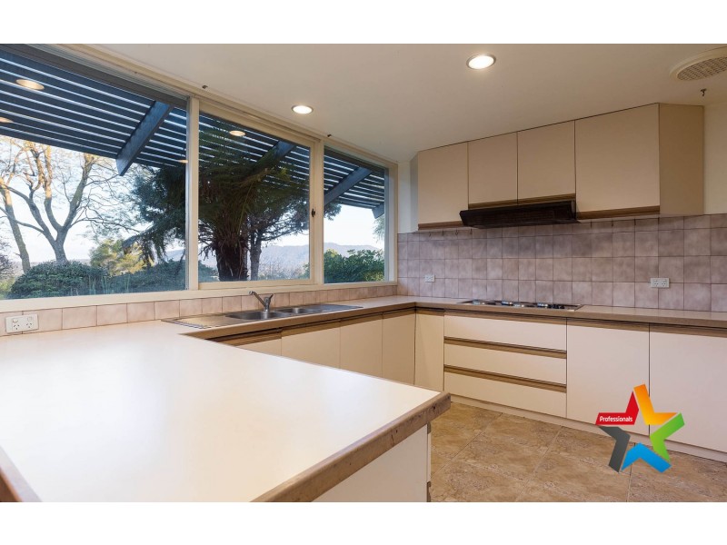 182 Hayrick Lane, Mooroolbark VIC 3138