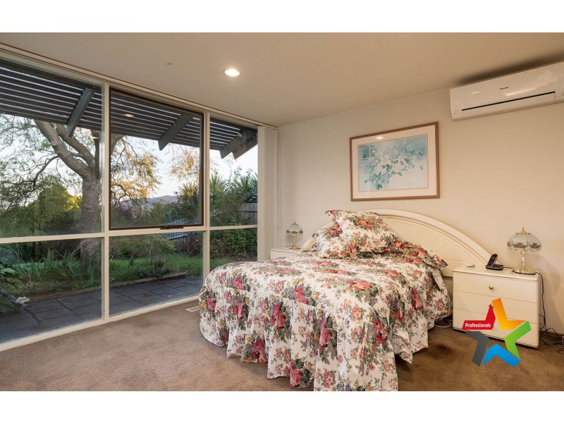 182 Hayrick Lane, Mooroolbark VIC 3138