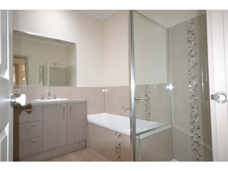 2/5 Alex Court, Mooroolbark VIC 3138