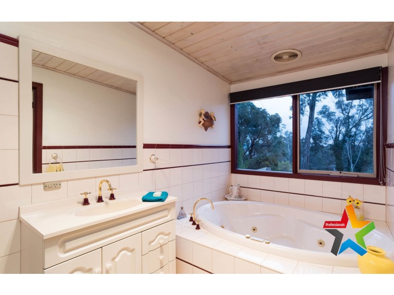 16 Fuller Road, Mount Evelyn VIC 3796