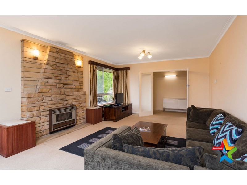 42 Felix Grove, Mooroolbark VIC 3138