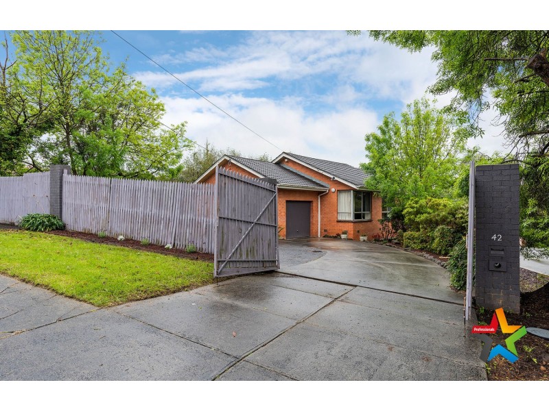 42 Felix Grove, Mooroolbark VIC 3138