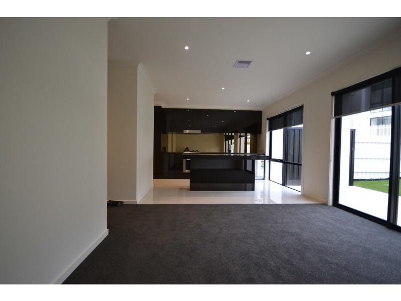 18 Belsay Chase, Chirnside Park VIC 3116