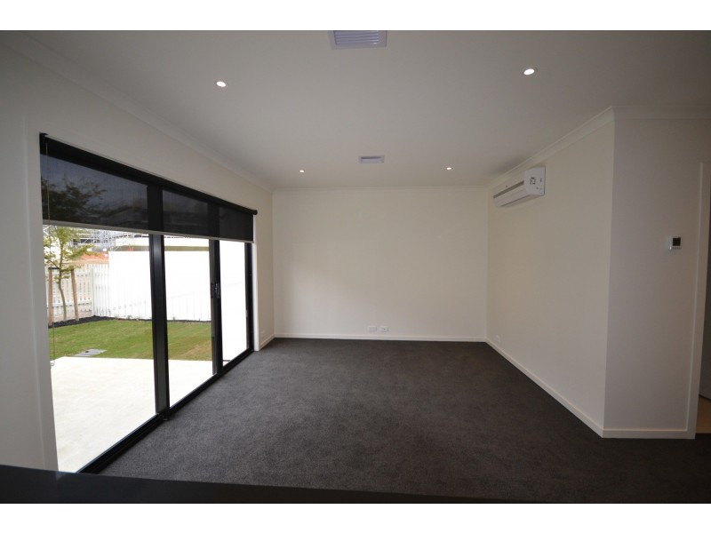 18 Belsay Chase, Chirnside Park VIC 3116