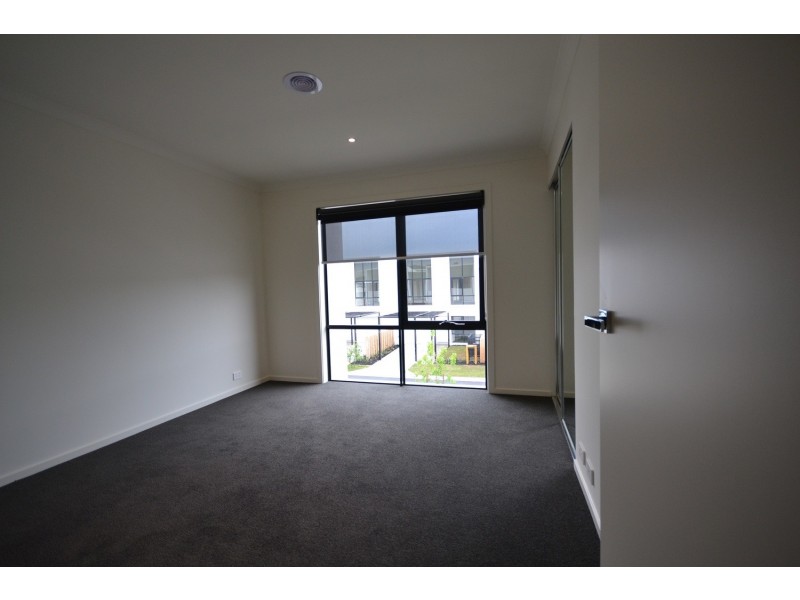 18 Belsay Chase, Chirnside Park VIC 3116