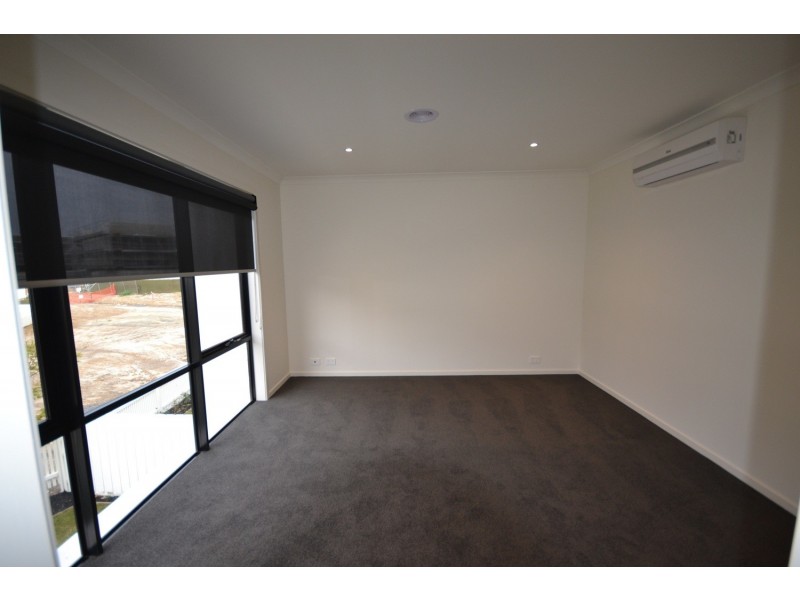18 Belsay Chase, Chirnside Park VIC 3116