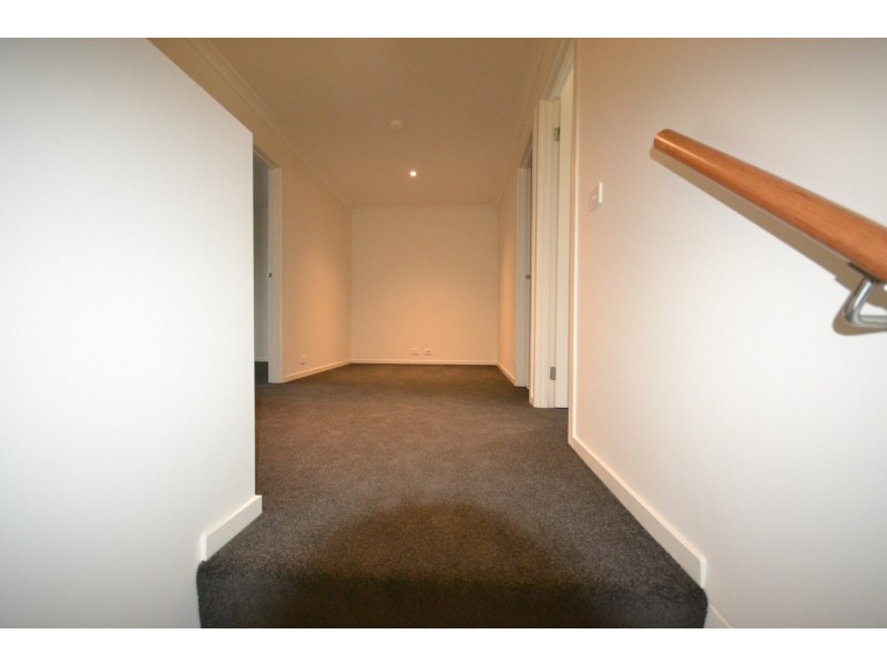 18 Belsay Chase, Chirnside Park VIC 3116