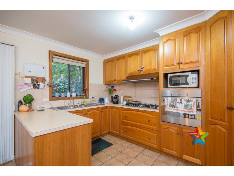 8 Dickson Crescent, Ringwood North VIC 3134