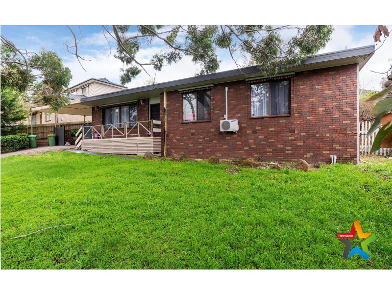 4 Parry Drive, Mooroolbark VIC 3138