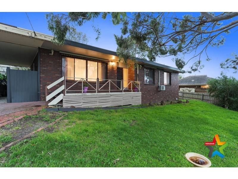 4 Parry Drive, Mooroolbark VIC 3138