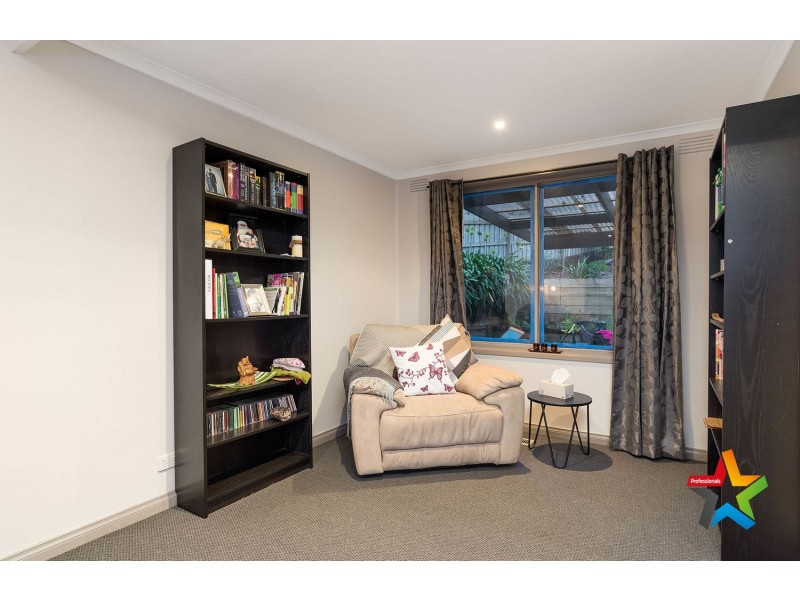 4 Parry Drive, Mooroolbark VIC 3138