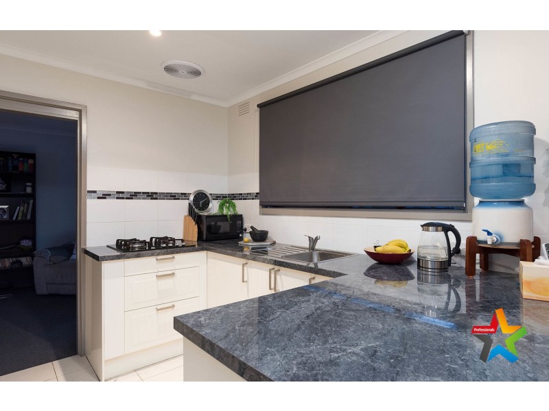 4 Parry Drive, Mooroolbark VIC 3138