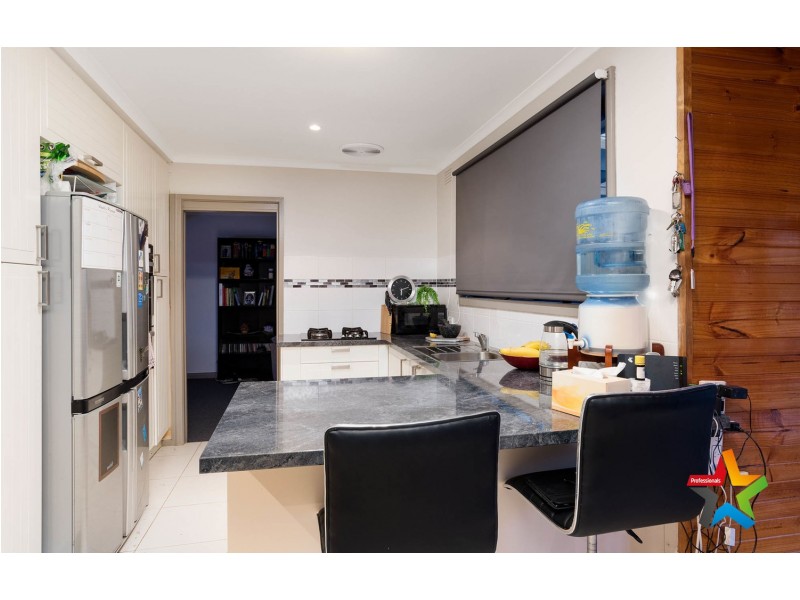 4 Parry Drive, Mooroolbark VIC 3138