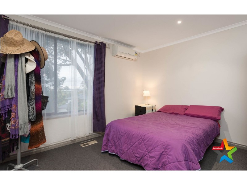 4 Parry Drive, Mooroolbark VIC 3138