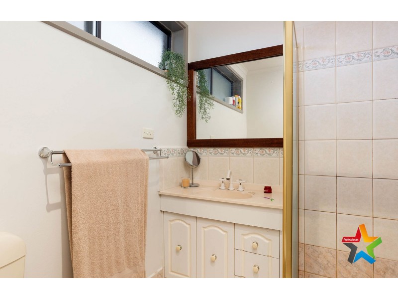 4 Parry Drive, Mooroolbark VIC 3138