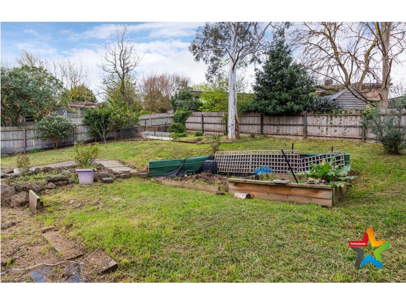 4 Parry Drive, Mooroolbark VIC 3138