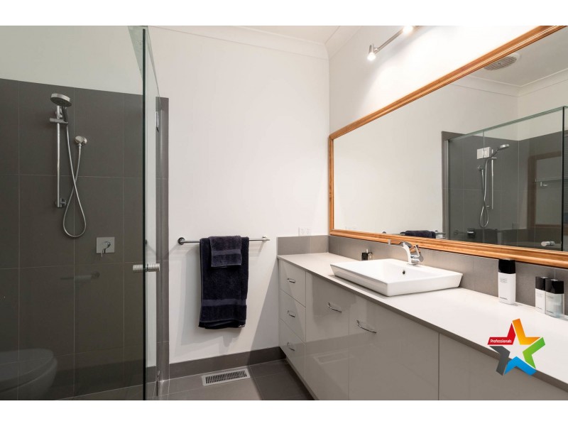 84 Inverness Road, Kalorama VIC 3766