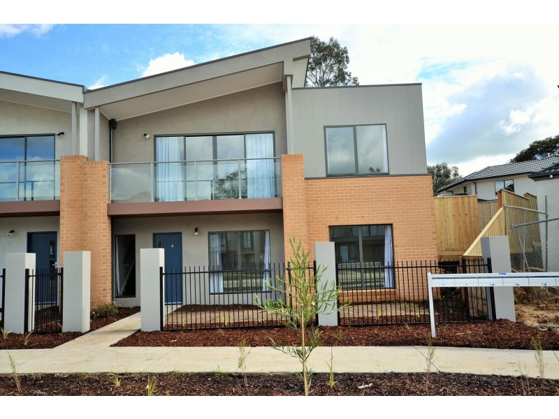 4 Nicky Close (1-5 Central Avenue), Mooroolbark VIC 3138