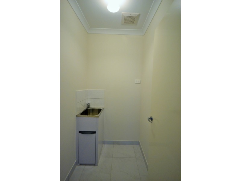 4 Nicky Close (1-5 Central Avenue), Mooroolbark VIC 3138