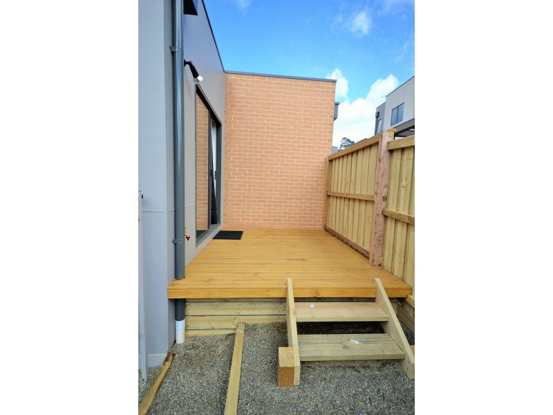 4 Nicky Close (1-5 Central Avenue), Mooroolbark VIC 3138