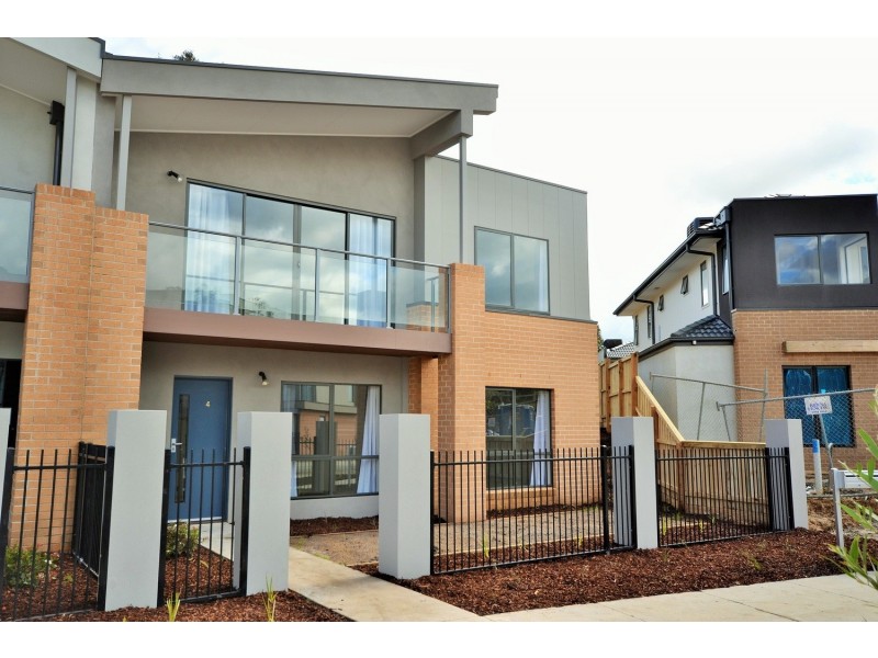 4 Nicky Close (1-5 Central Avenue), Mooroolbark VIC 3138