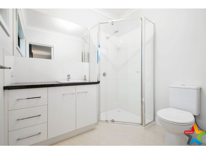 15a Nolan Avenue, Mooroolbark VIC 3138