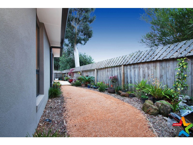 15a Nolan Avenue, Mooroolbark VIC 3138