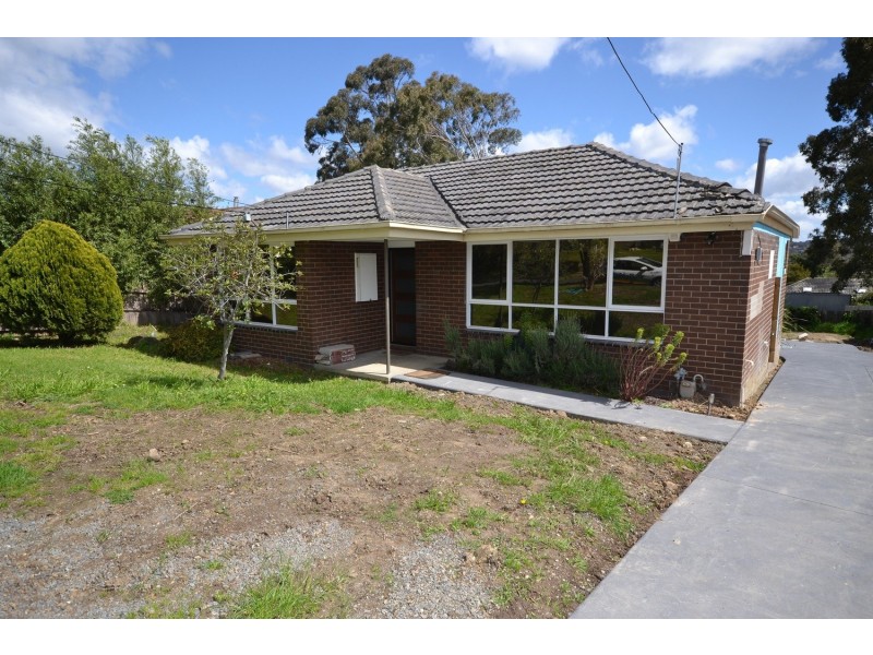 17 Wallace Way, Mooroolbark VIC 3138