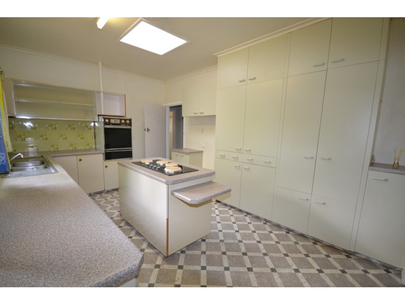 18 Charles Street, Mooroolbark VIC 3138