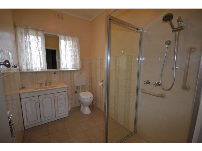 18 Charles Street, Mooroolbark VIC 3138