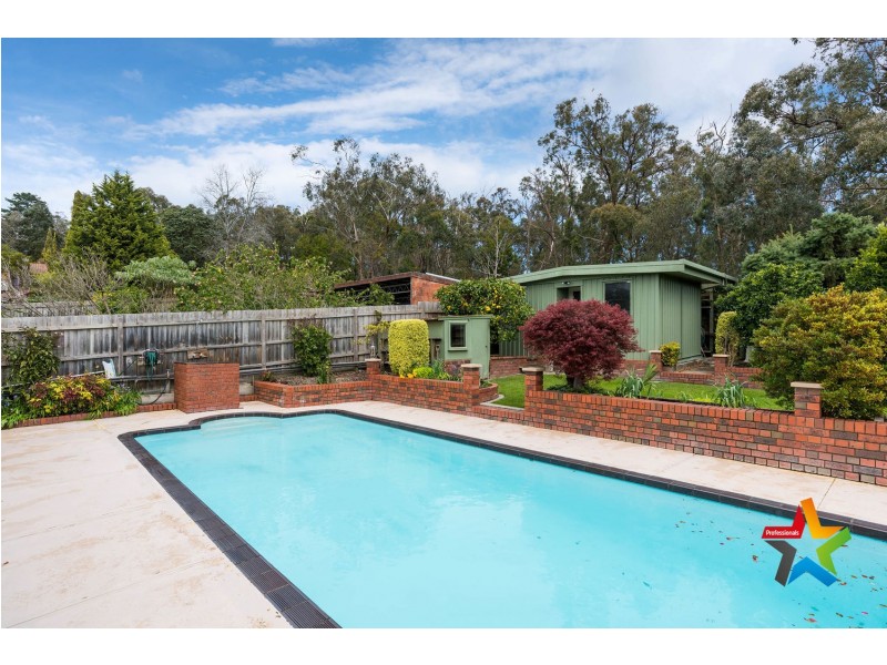 15 Neuparth Road, Croydon North VIC 3136