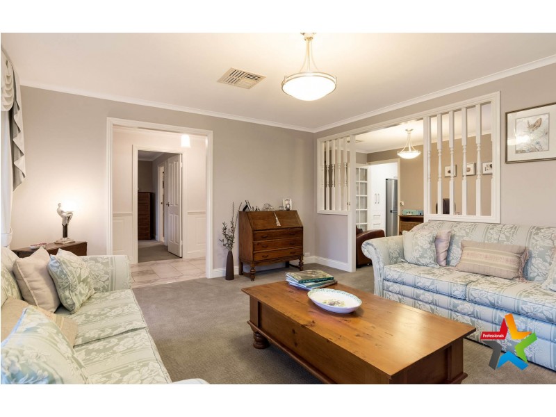 15 Coolaroo Court, Mooroolbark VIC 3138