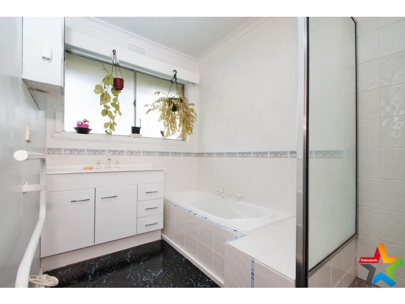 1 Wallace Way, Mooroolbark VIC 3138